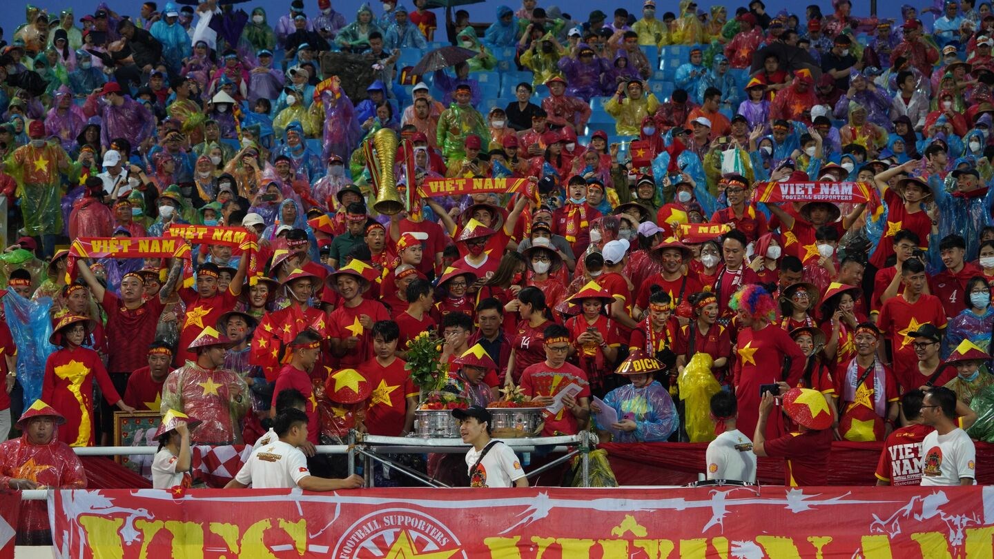Cổ động viên Việt Nam “cháy” hết mình trong trận Chung kết bóng đá nam - ảnh 8